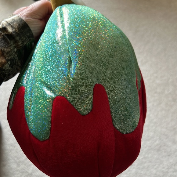 Snow ❄️ Whites plush 85th anniversary apple 🍎 opens to show a 2 sided plush - Picture 3 of 10